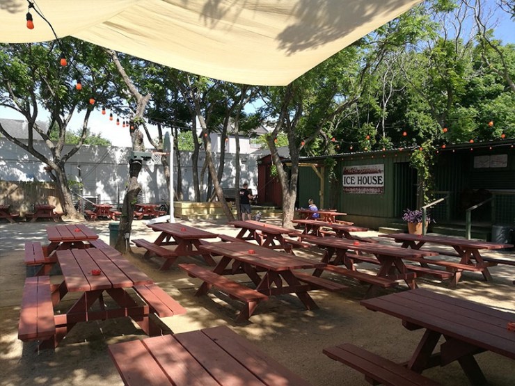 West Alabama Ice House :: Houston :: TX :: Photo Courtesy of West Alabama Ice House